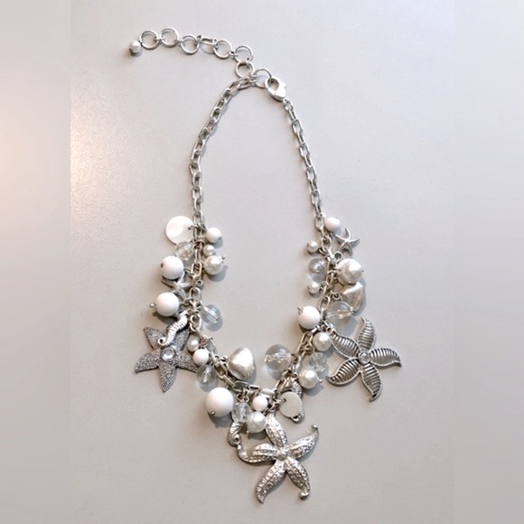 Fashion Necklace w/Silver Tone Seashells &White/Clear Beads - Picture 8 of 9
